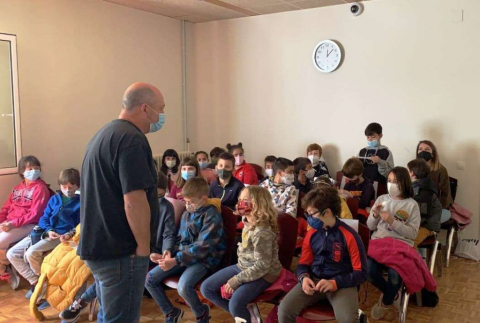 L'alumnat amb l'alcalde.